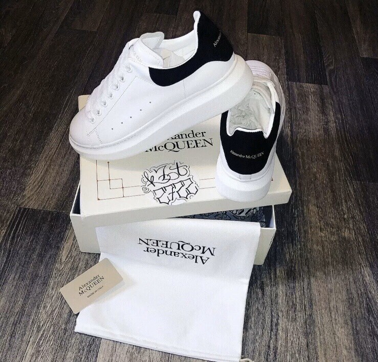 alexander mcqueen trainers black and white